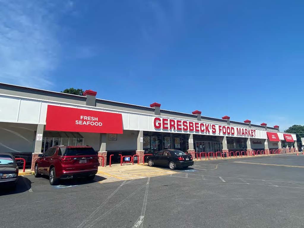 HAWTHORNE PLAZA — sold by Neuman Commercial Group, Middle River, Maryland